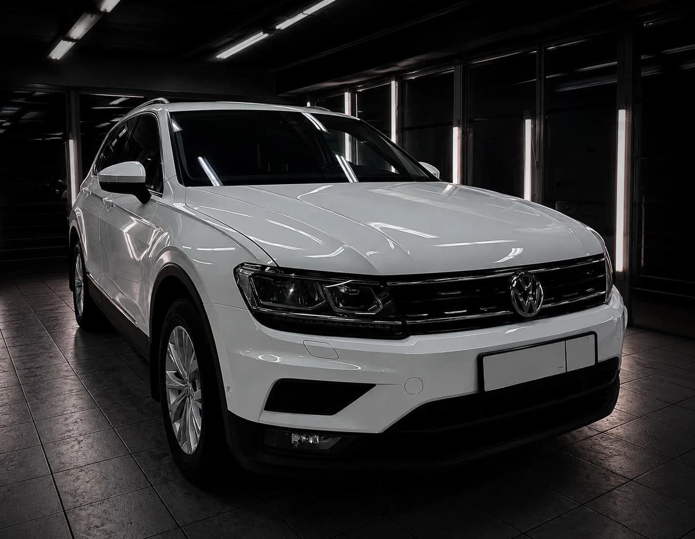 Volkswagen Tiguan после комплексной предпродажной подготовки в детейлинг-центре LE GARAGE.
