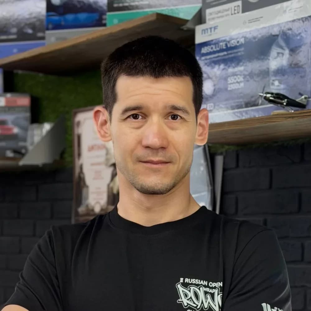 Тимур — старший мастер по оклейке, LeGarage
